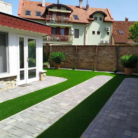 Zoli Apartmanok-Zoli Koelcsey 19 Villa ไฮจ์ดุสโซบอสโล ภายนอก รูปภาพ