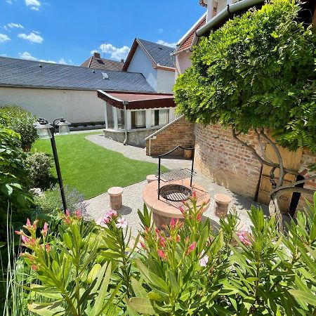 Zoli Apartmanok-Zoli Koelcsey 19 Villa ไฮจ์ดุสโซบอสโล ภายนอก รูปภาพ